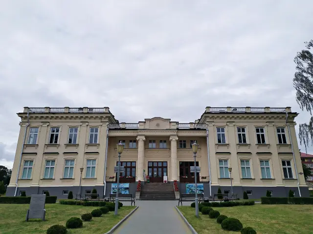 Visit the Drucki-Lubecki Palace in Shchuchyn - Mosty
