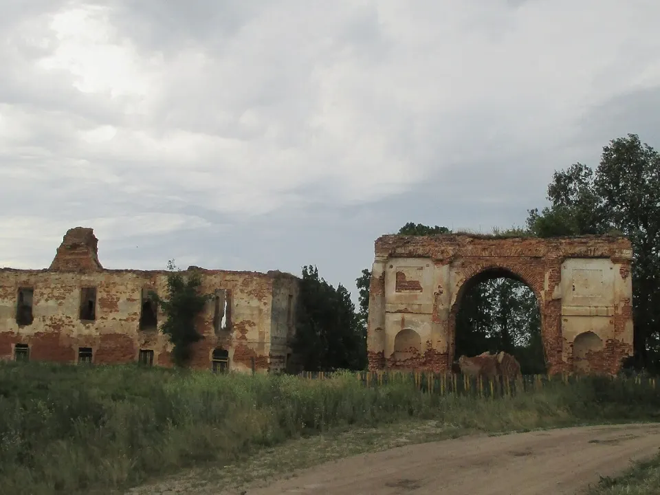 See the Radziwiłł estate ruins at Žyrmuny