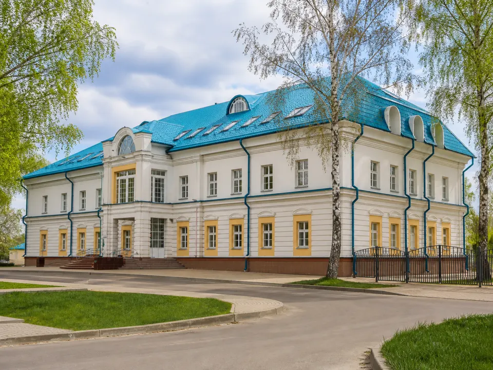 See the former Skirmunt estate in Pinsk