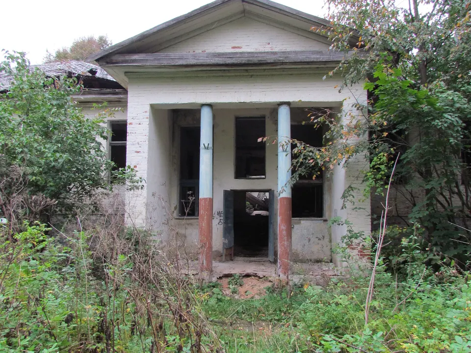 Visit the Former Estate Wing in Bieraścienava