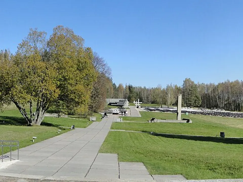Travel from Minsk to the Khatyn Memorial