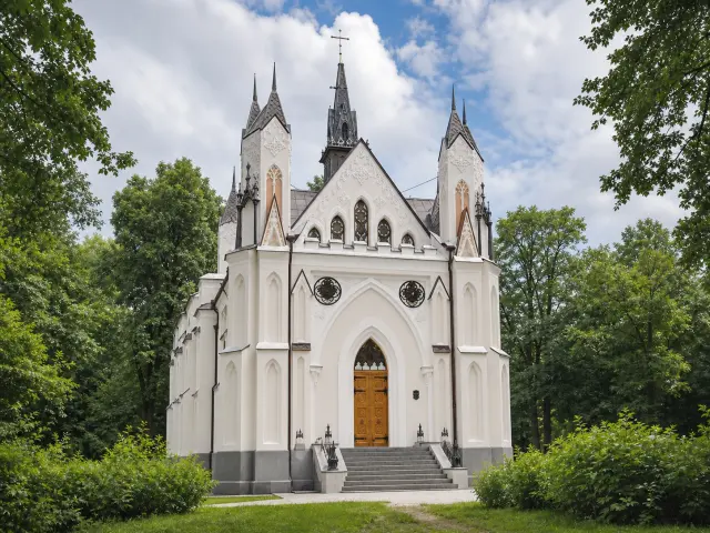 See the Ozheshko Chapel in Zakozieĺ - Kobryn