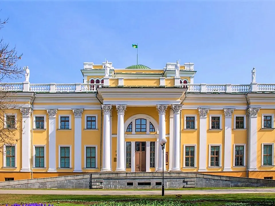 Visit the Rumyantsev–Paskevich Palace in Homyel