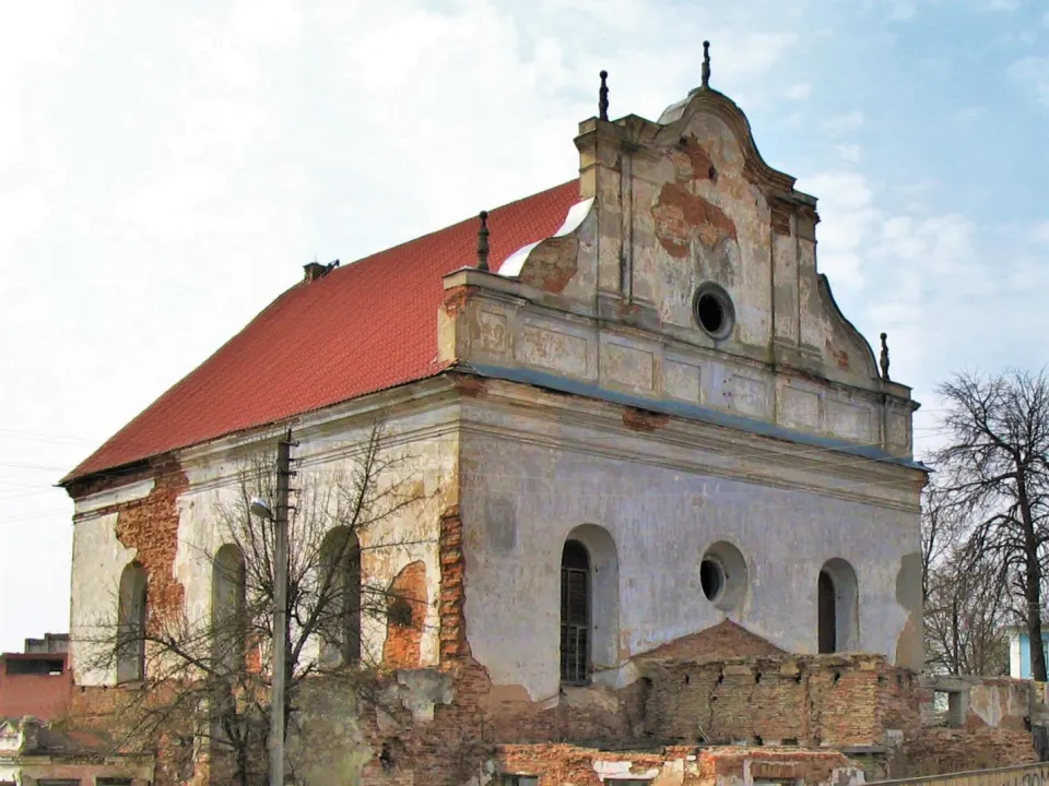 See Slonim Synagogue from outside