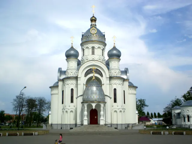 Visit the Church of Archangel Michael in Byaroza - Byaroza