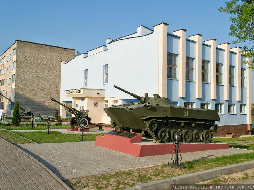 Visit the Kastsyukovichy Local History Museum
