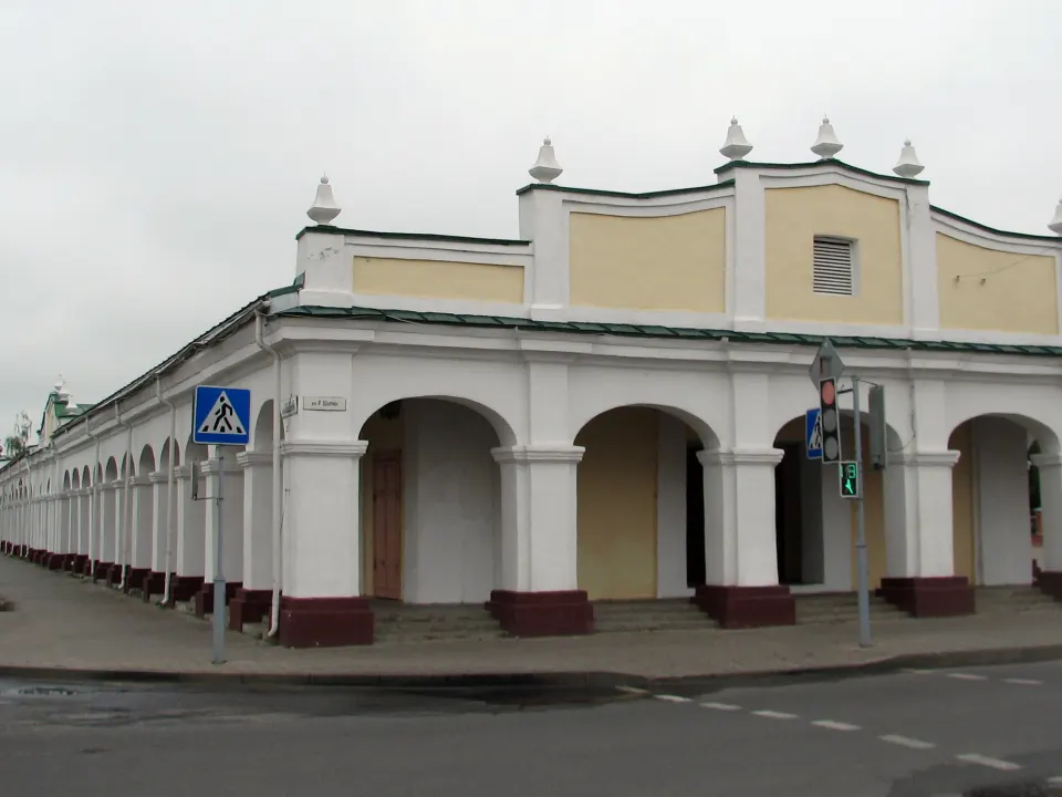 Walk through the arcades of the White Stalls