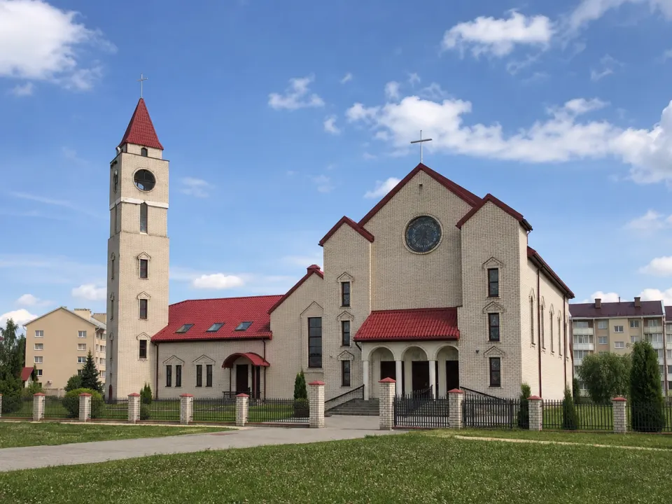 Visit the Church of Saints Peter and Paul in Ivacevičy