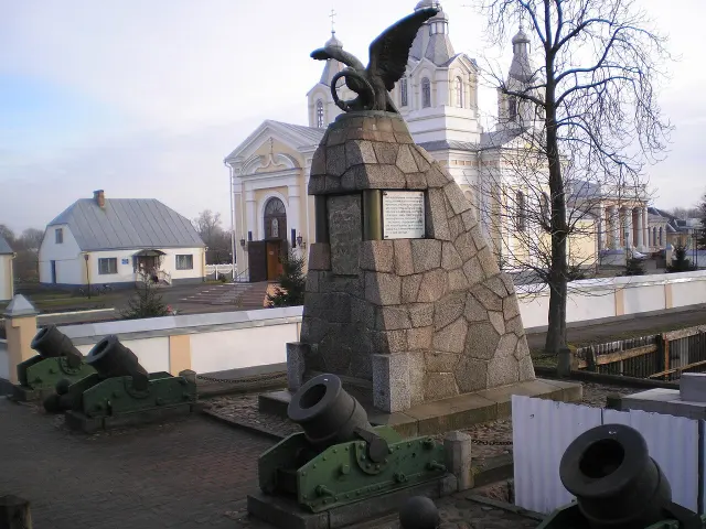 Stop at Kobryn's 1812 victory monument - Kobryn