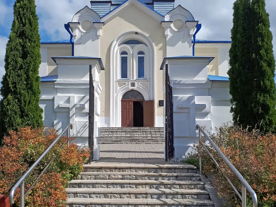 Visit the Church of the Intercession