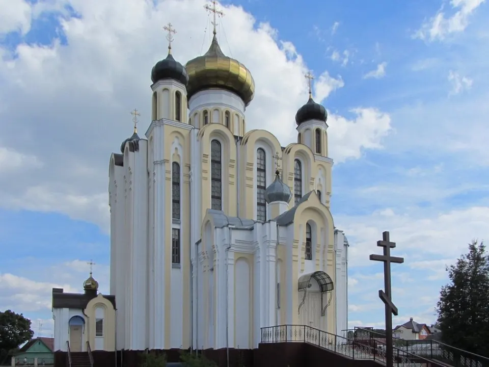 See the Church of All Saints in Lida