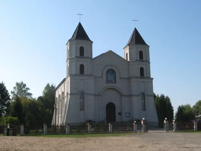 See the Holy Trinity Catholic Church in Byaroza - Byaroza