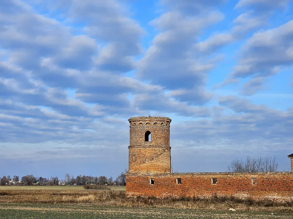 See the Khreptovich Murovanka at Ščorsy