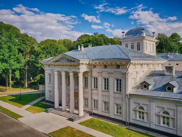 Visit the Bulhak Palace in Žyliči - Rahachow