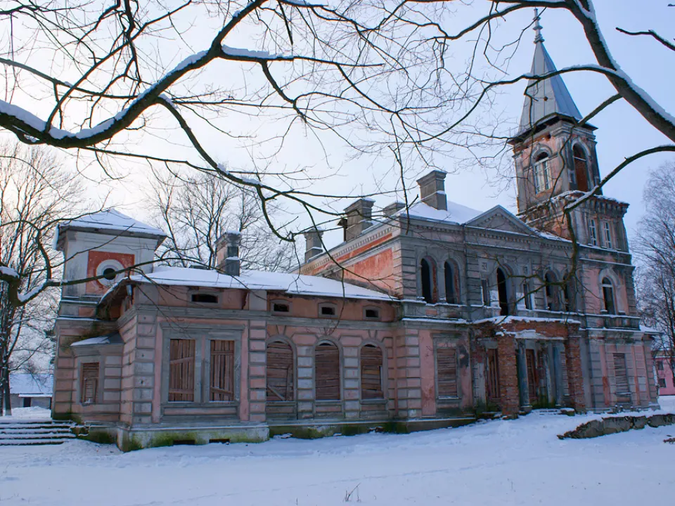 Take a trip to the Kotlubai Manor in Yastrembel