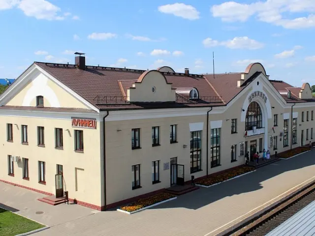 Walk from the station through central Luninyets - Luninyets