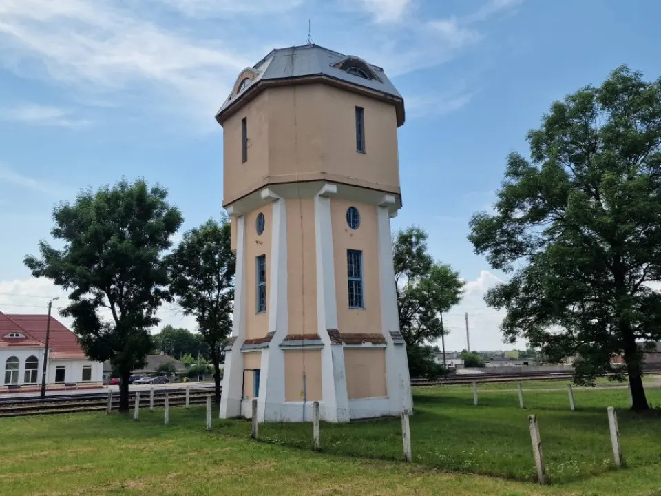 See the water tower by Slonim station