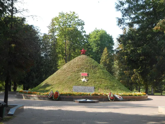 Walk through Heroes Memorial Park - Orsha
