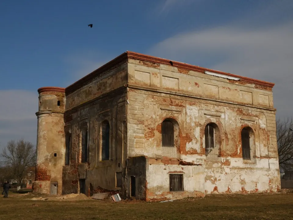 See the Bykhaw Synagogue